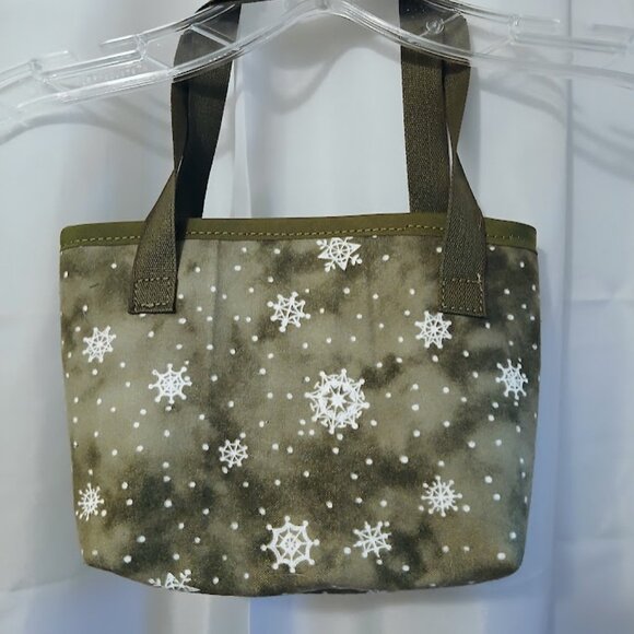 NEW Reusable Fabric Gift Bag Snowflake Christmas flannel with Bow double handle - Picture 3 of 4